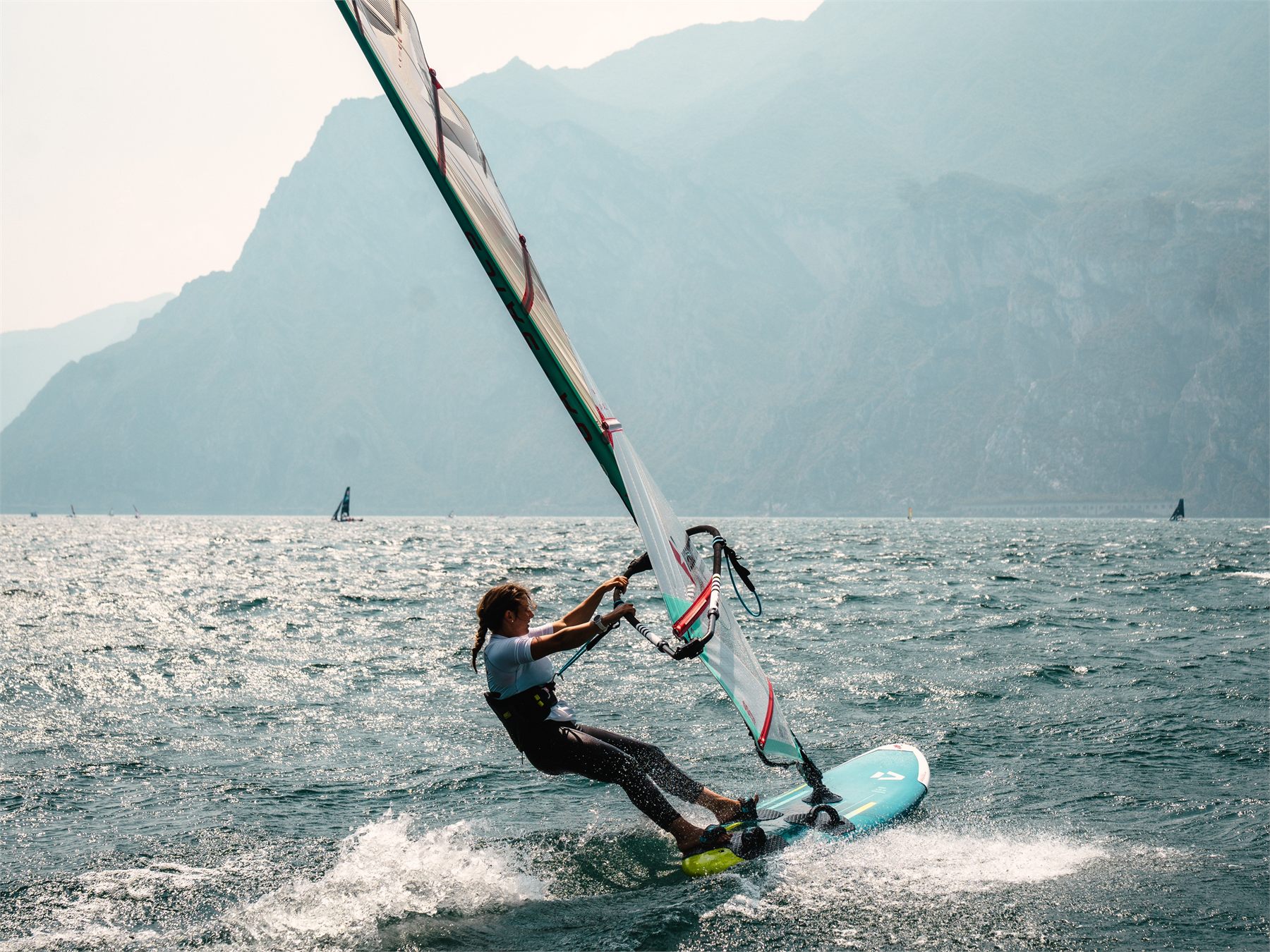 Livello A4 planing: windsurf in planata sul Garda